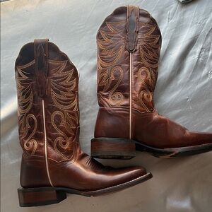 W 6.5 Brown Leather Cowboy Boots with Embroidered Design - Dan Post Boots
